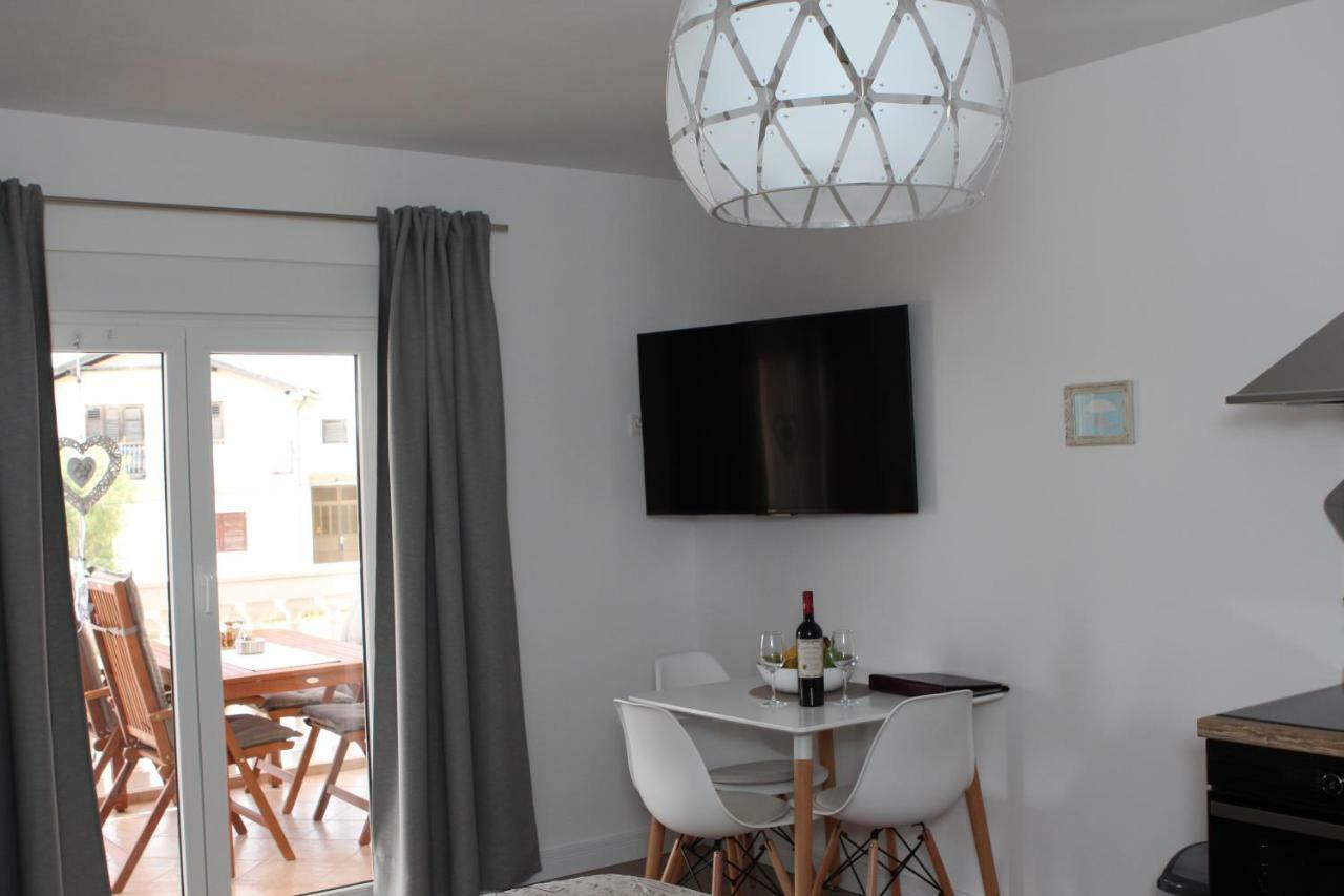 Apartments Mirela ヴォディツェ エクステリア 写真